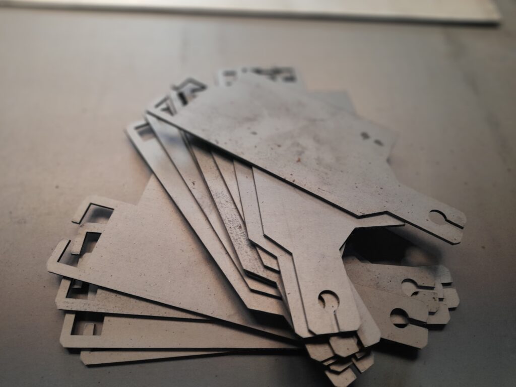 دلایل انتخاب اسپاد صنعت برای خدمات برش لیزر ورق فلزی